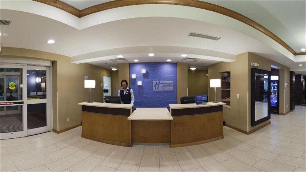 Holiday Inn Express & Suites Alexandria - Fort Belvoir By Ihg Bagian luar foto
