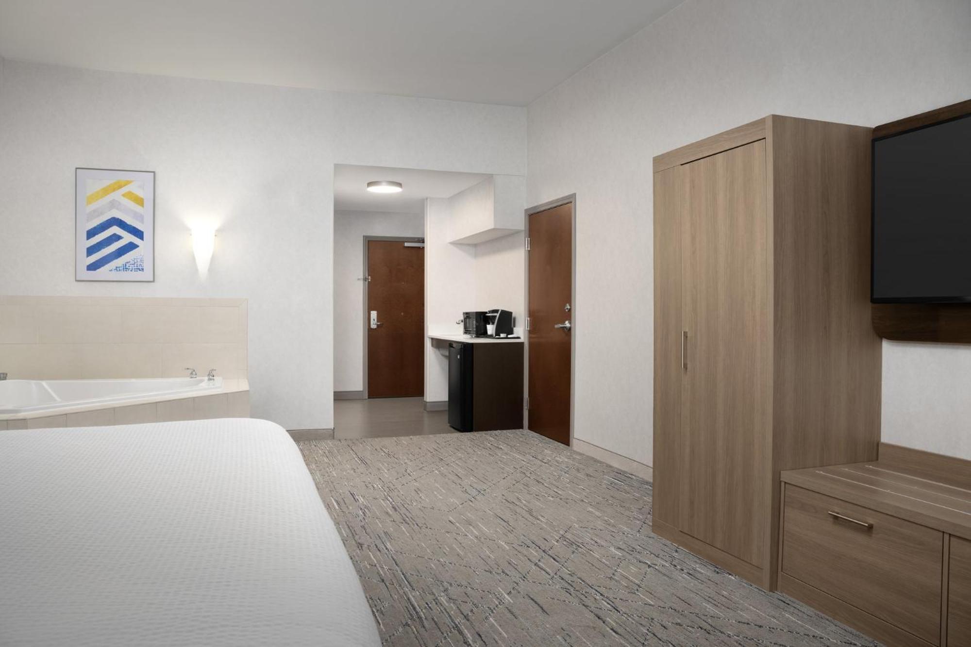 Holiday Inn Express & Suites Alexandria - Fort Belvoir By Ihg Bagian luar foto