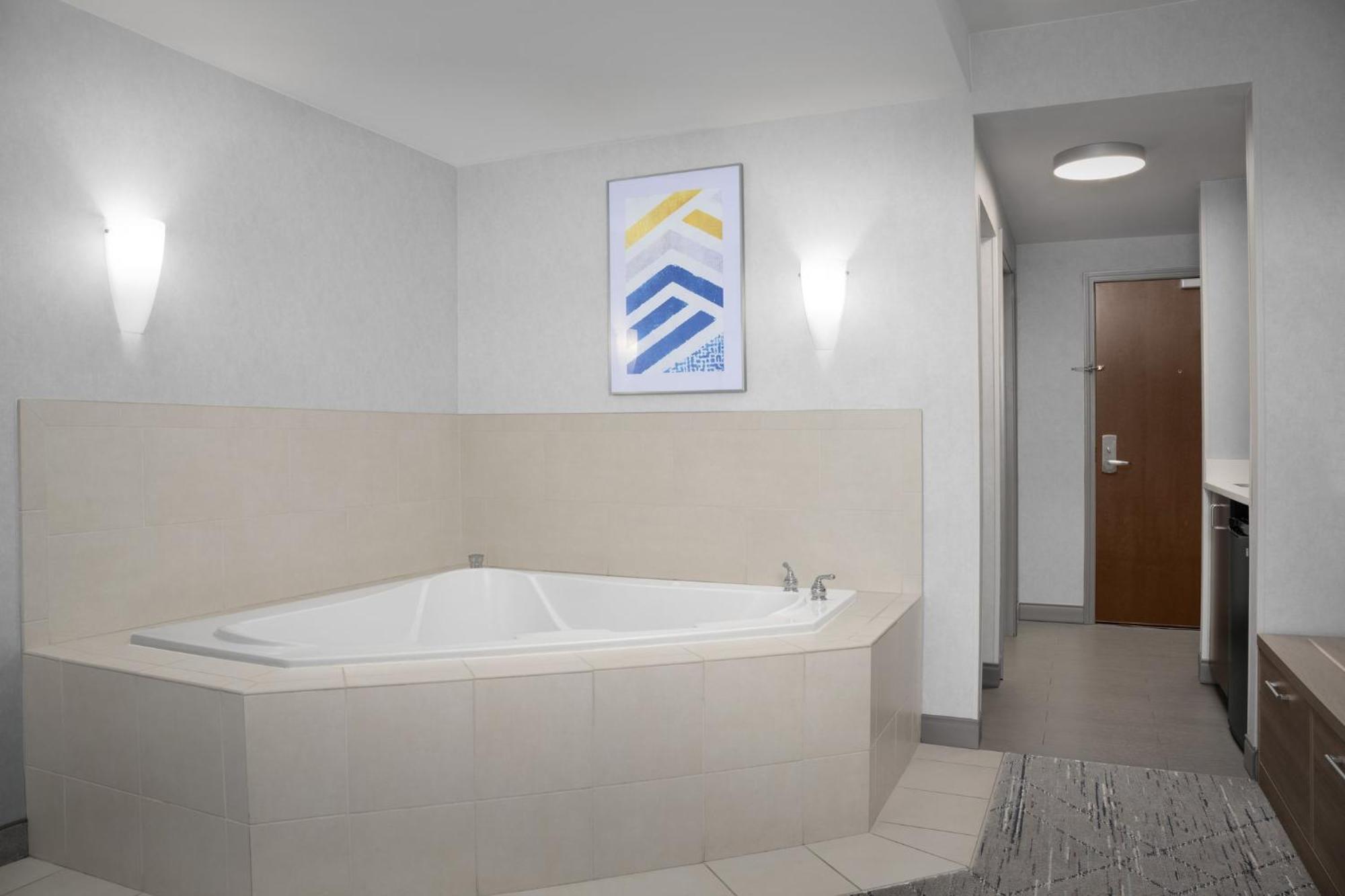 Holiday Inn Express & Suites Alexandria - Fort Belvoir By Ihg Bagian luar foto