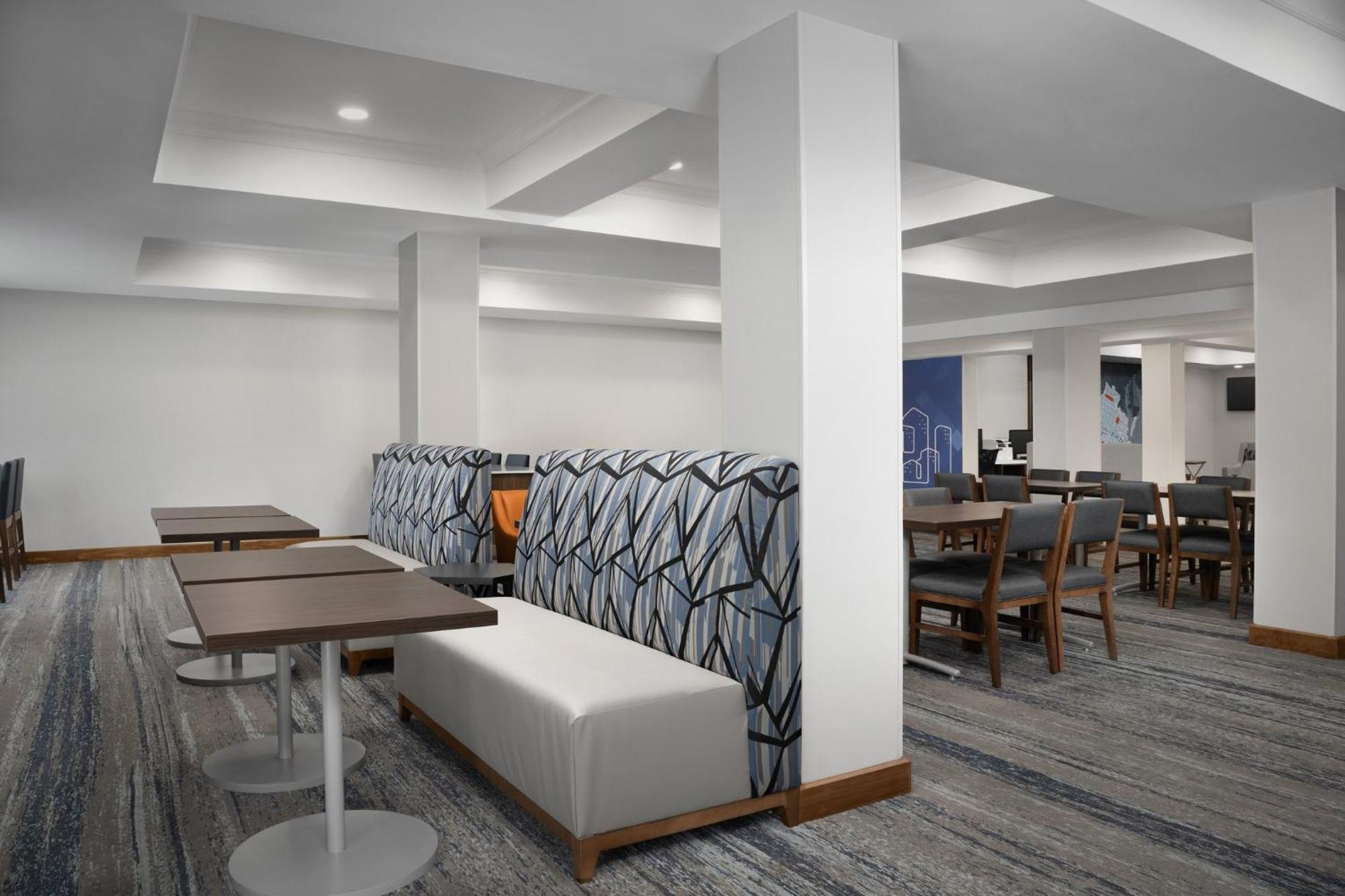 Holiday Inn Express & Suites Alexandria - Fort Belvoir By Ihg Bagian luar foto