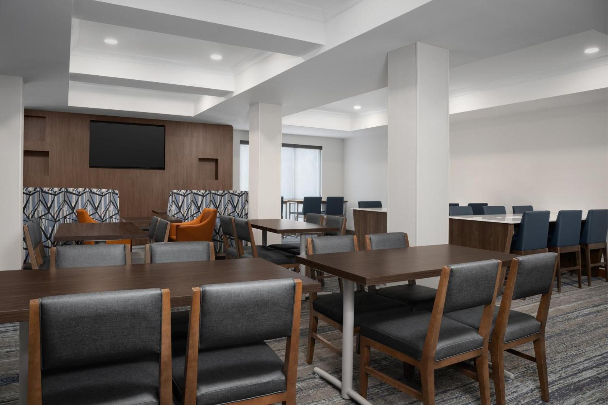 Holiday Inn Express & Suites Alexandria - Fort Belvoir By Ihg Bagian luar foto