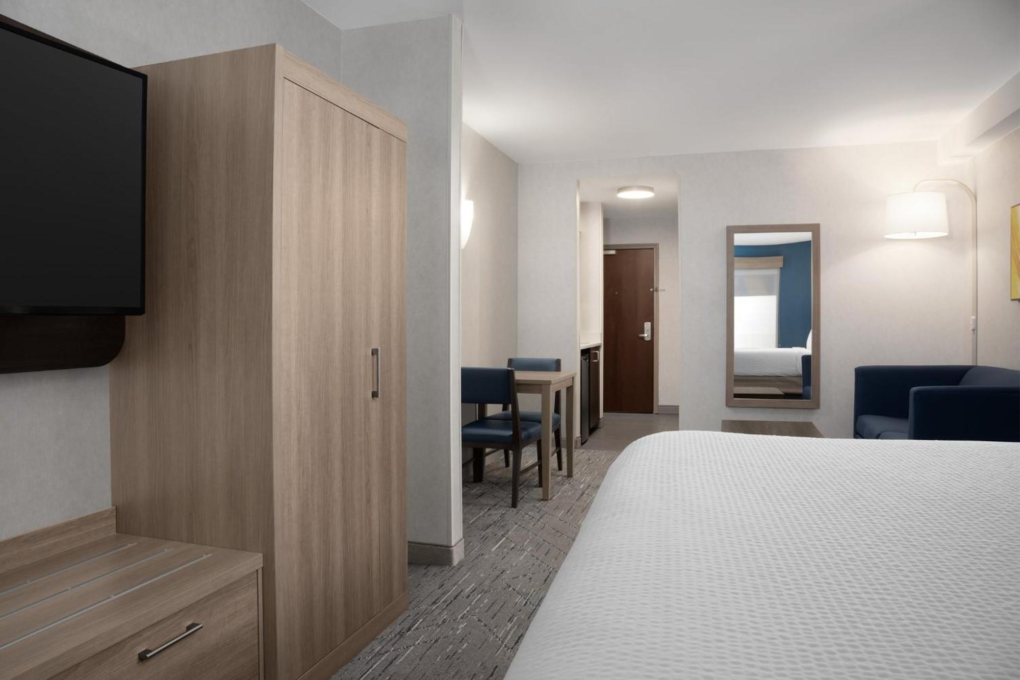 Holiday Inn Express & Suites Alexandria - Fort Belvoir By Ihg Bagian luar foto