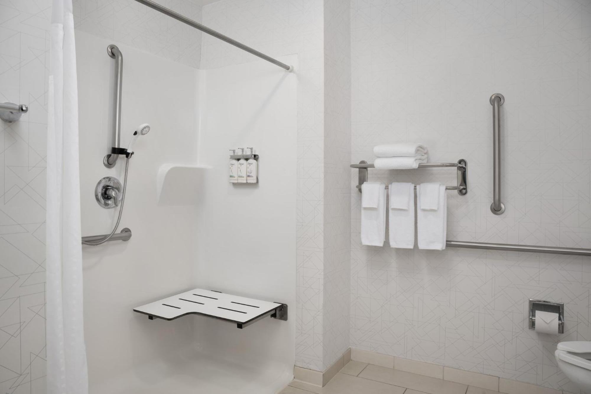 Holiday Inn Express & Suites Alexandria - Fort Belvoir By Ihg Bagian luar foto