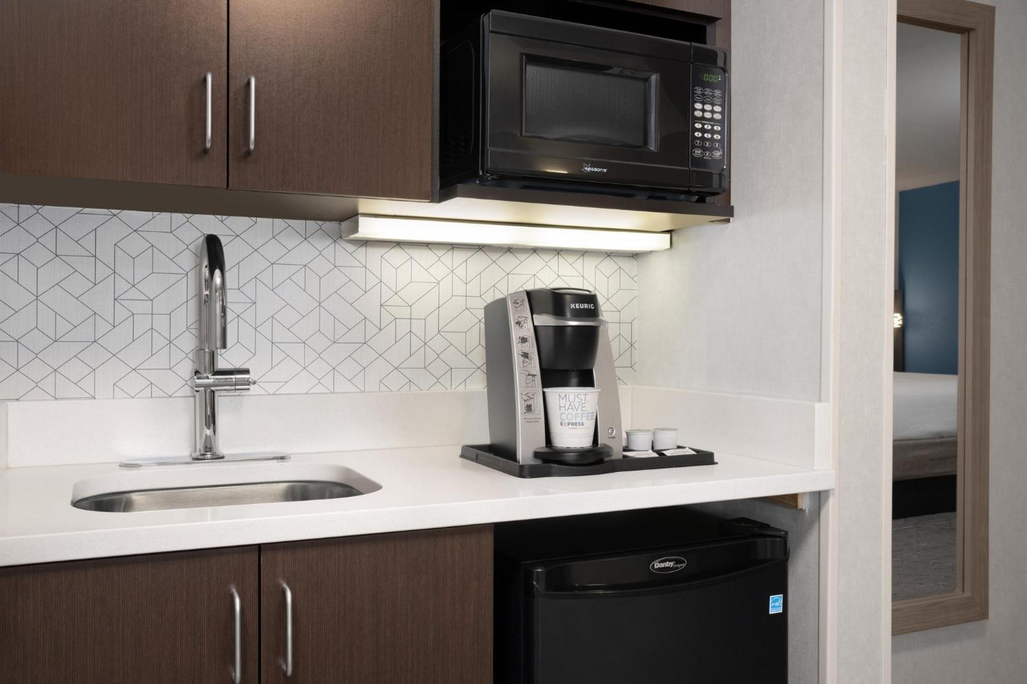 Holiday Inn Express & Suites Alexandria - Fort Belvoir By Ihg Bagian luar foto