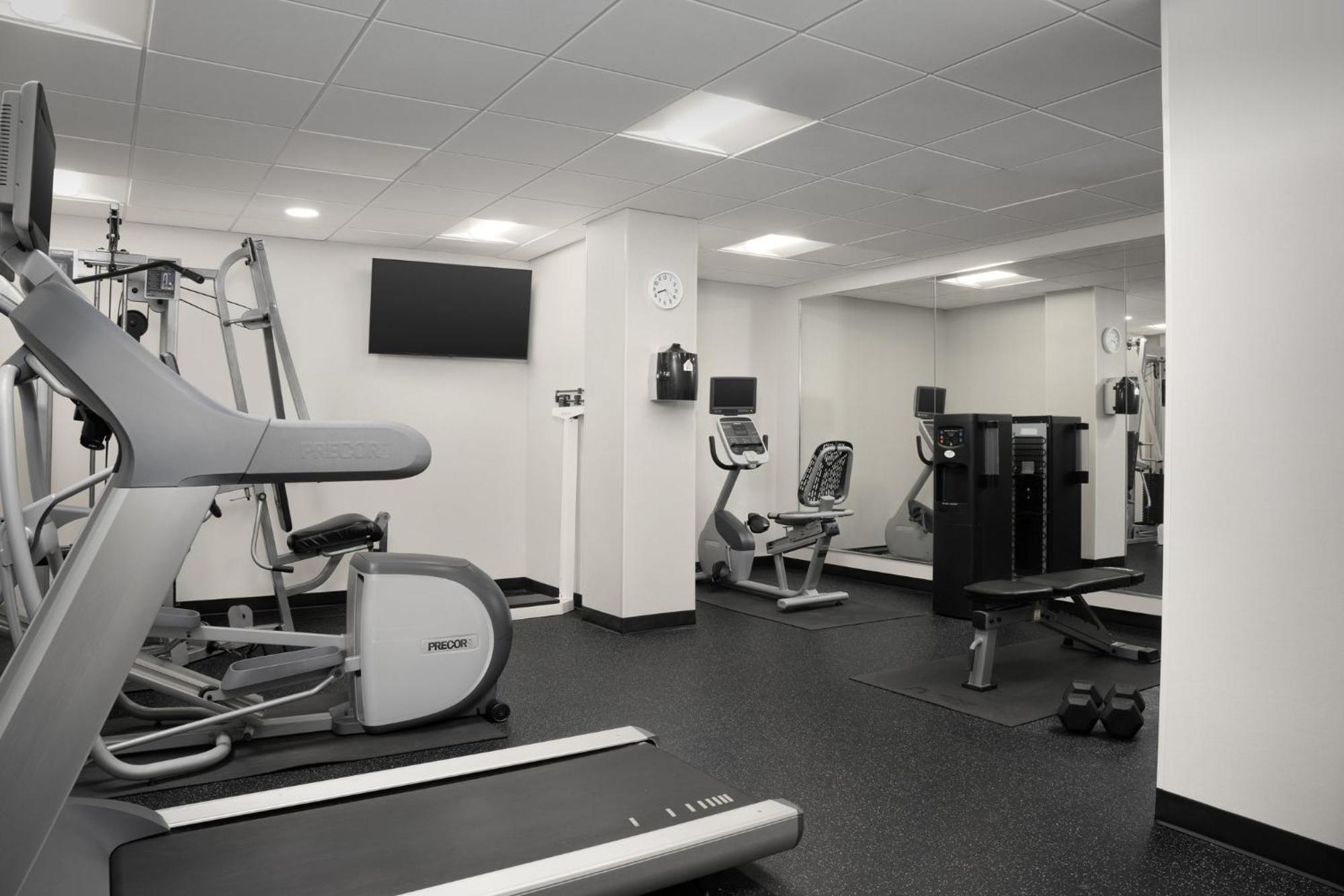 Holiday Inn Express & Suites Alexandria - Fort Belvoir By Ihg Bagian luar foto