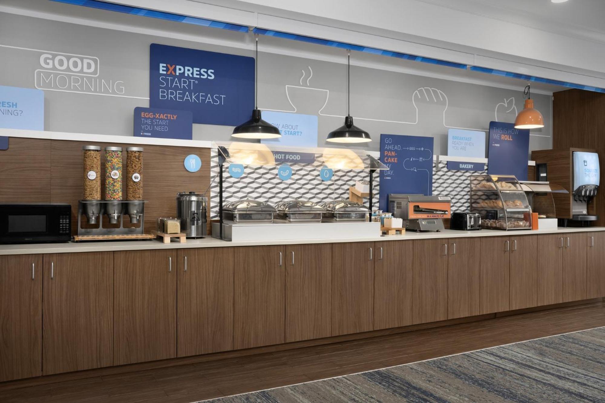 Holiday Inn Express & Suites Alexandria - Fort Belvoir By Ihg Bagian luar foto